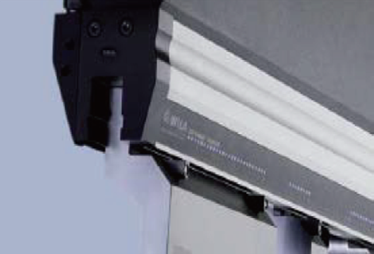 Hydraulic press brake upper tooling clamp