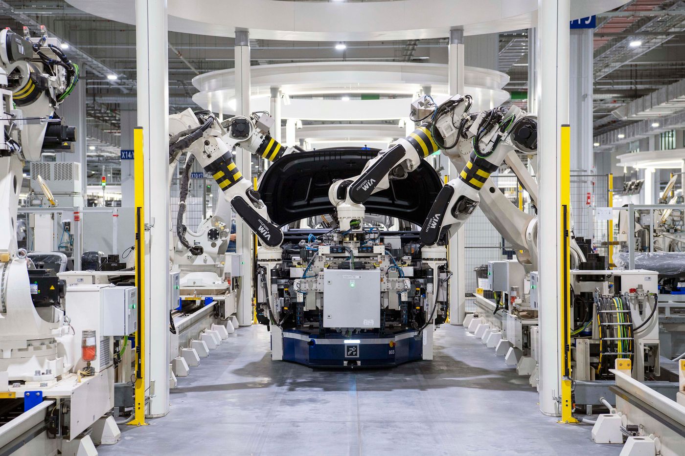 Industrial robots assembling automotive body components